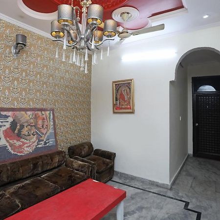 Oyo Stay The Castle Near M2K Cinemas Rohini Nuova Delhi Esterno foto
