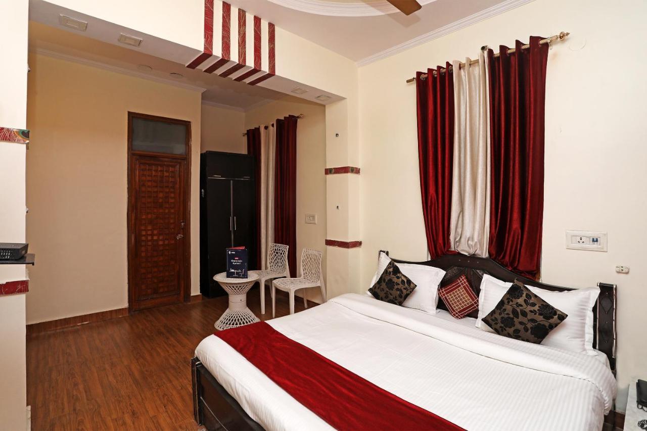 Oyo Stay The Castle Near M2K Cinemas Rohini Nuova Delhi Esterno foto