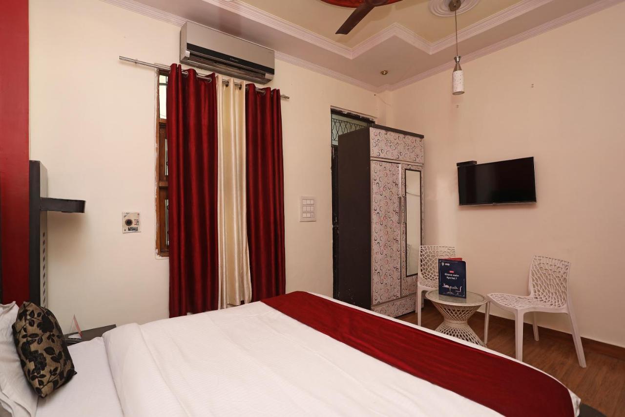 Oyo Stay The Castle Near M2K Cinemas Rohini Nuova Delhi Esterno foto