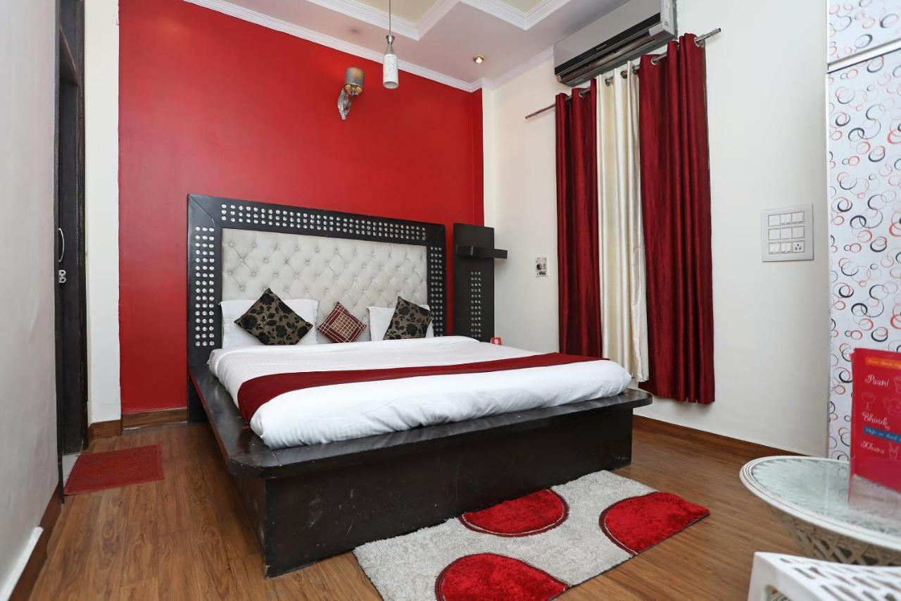 Oyo Stay The Castle Near M2K Cinemas Rohini Nuova Delhi Esterno foto
