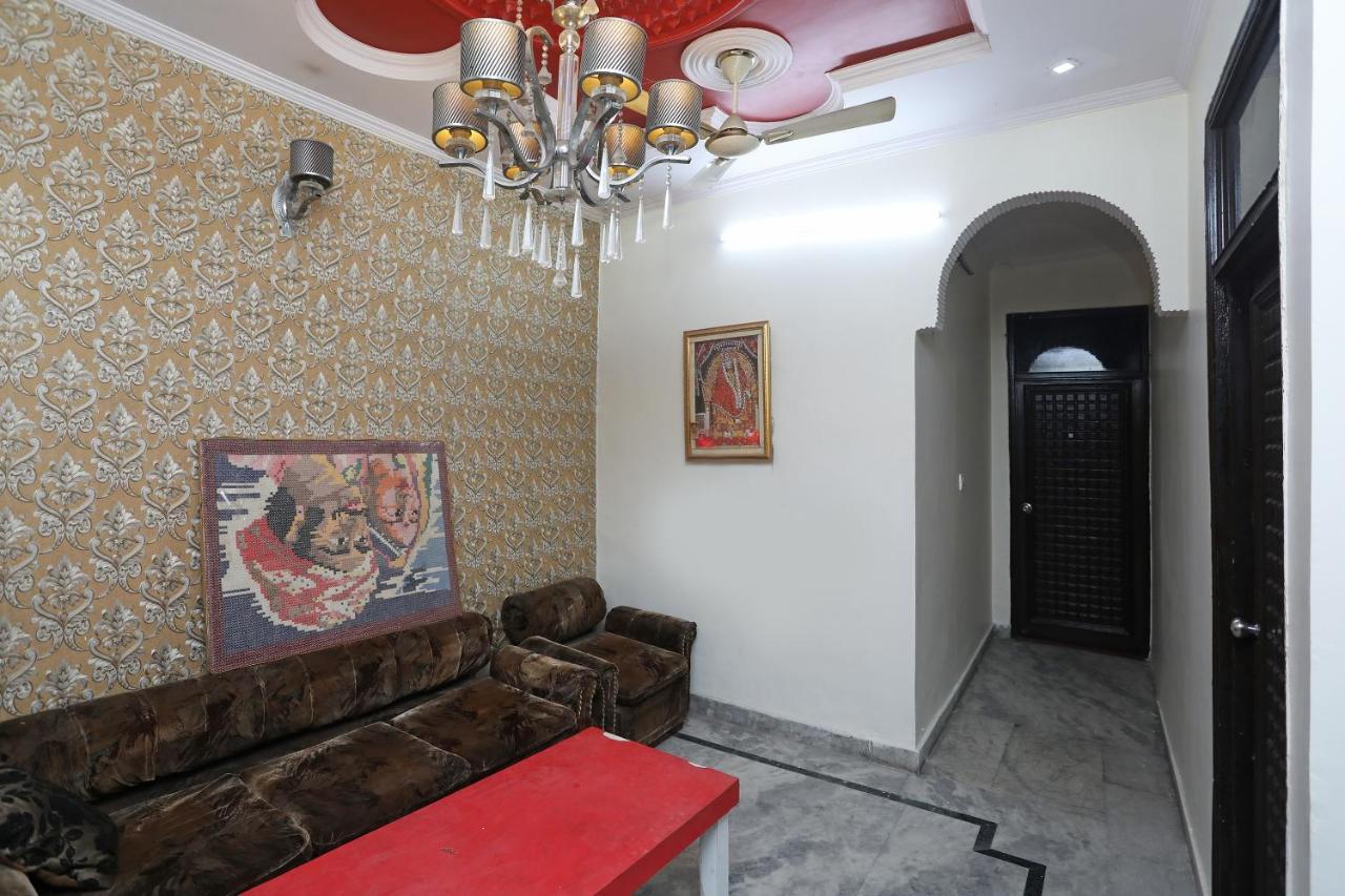 Oyo Stay The Castle Near M2K Cinemas Rohini Nuova Delhi Esterno foto